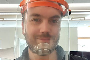 Dan-Lockett-wearing-3D-printed-face-visor-thumb Dan Lockett wearing 3D printed face visor