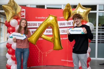 Coleg-Gwent-A-Level-Results-Day-2020-thumb Learners with gold A star balloons