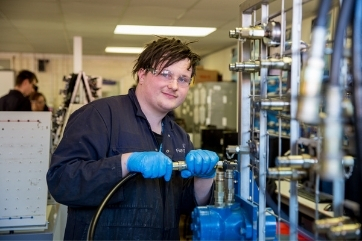 Meet the apprentice - Page Thumbnail Apprentice Jesse in the workshop