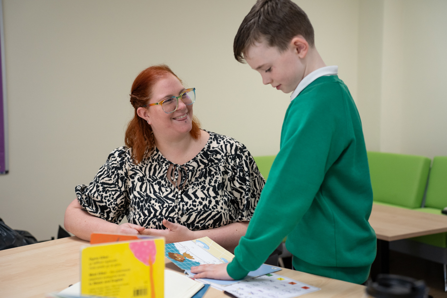 Parent learning Welsh with child at school