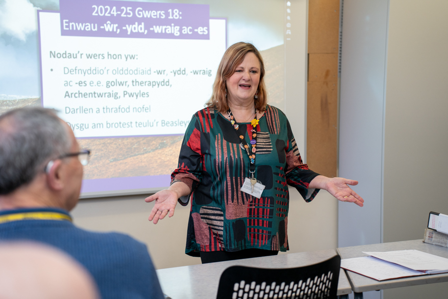 Welsh tutor teaching class