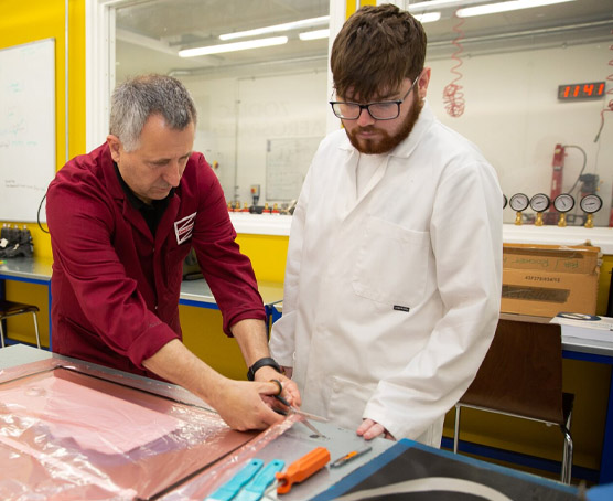 Tutor and student in the materials centre at BGLZ