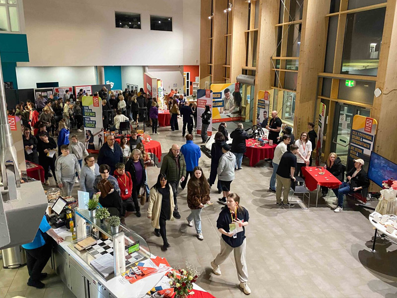 BGLZ campus looking busy at an open event